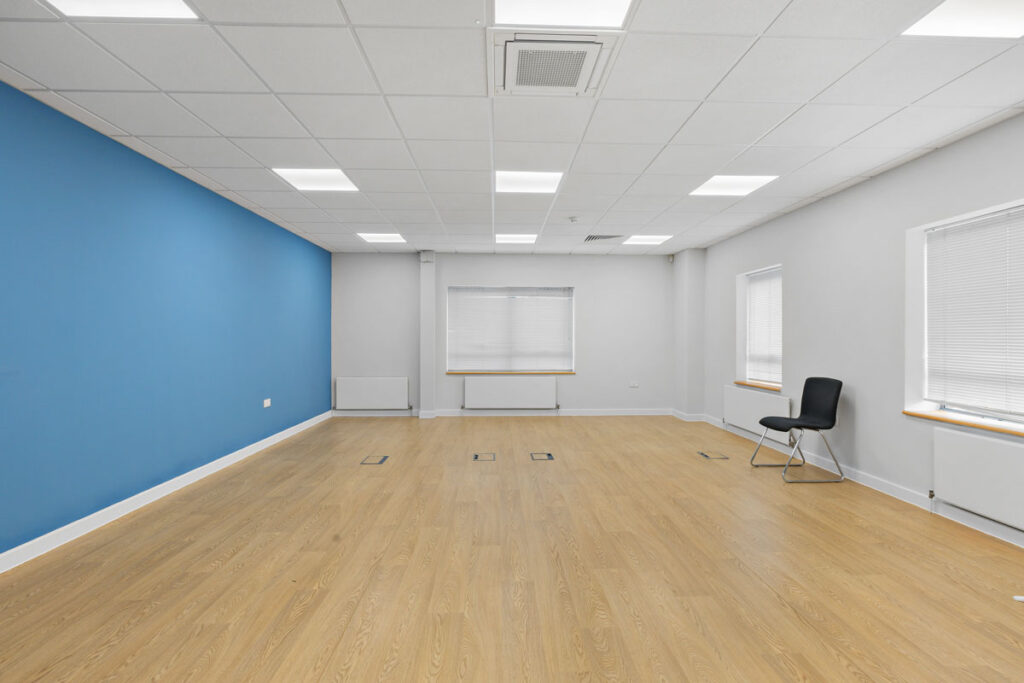 Extra-large multi-purpose suite / gym